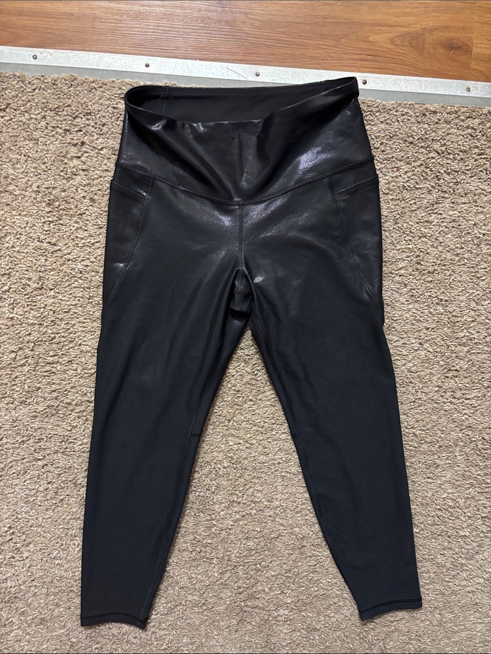 Old Navy Active Woman’s Lg Petite Black Shiny High Rise Leggings Like New